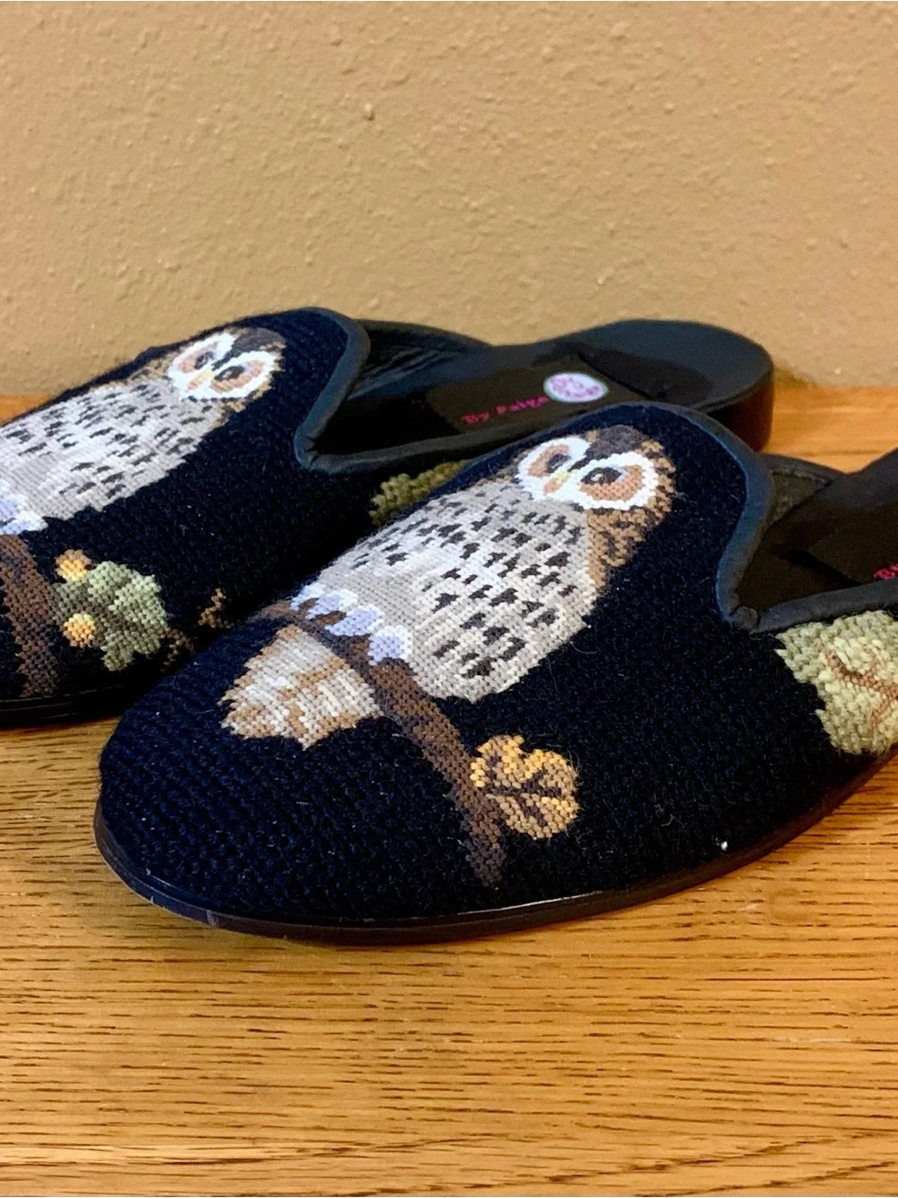 By Page Women’s Owl Needlepoint Loafer Shoes Size 9